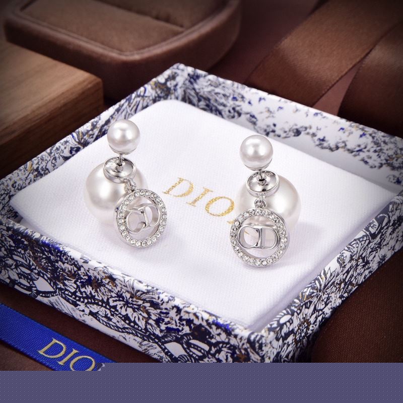ch**an D*or necklaces